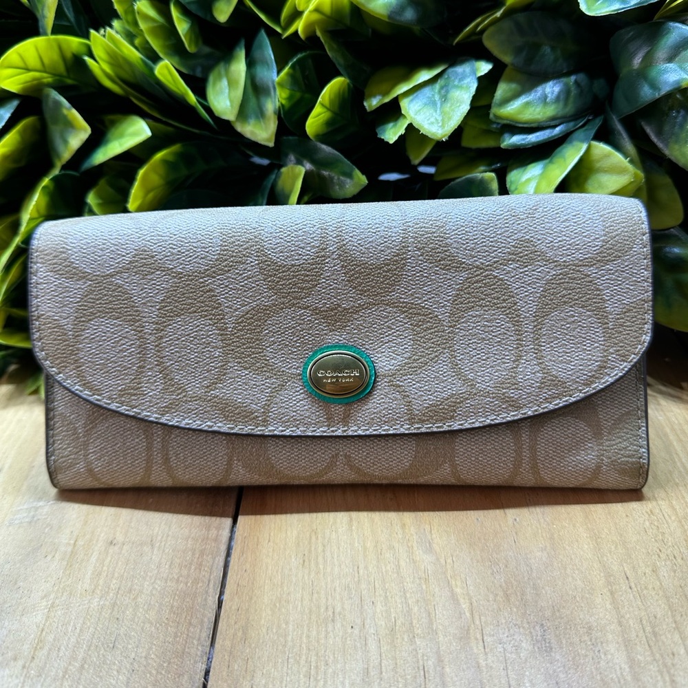 COACH PEYTON SIGNATURE WALLET BEIGE AND TURQUOISE